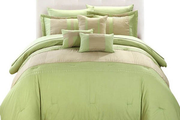 رنگ روتختی سبز برای تخت سفید