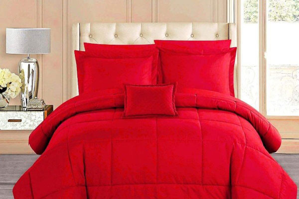 قرمز بهترین رنگ روتختی برای تخت سفید